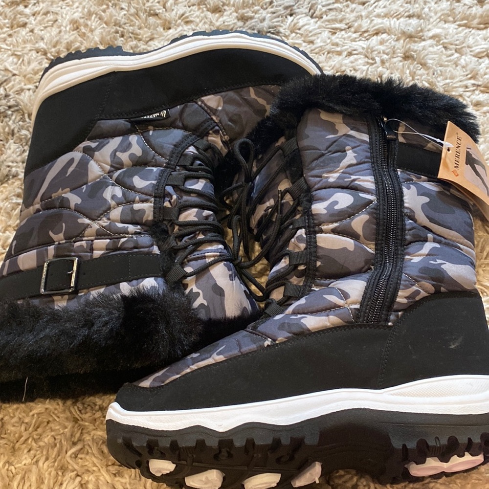 NWT WOMENS WINTER BOOTS